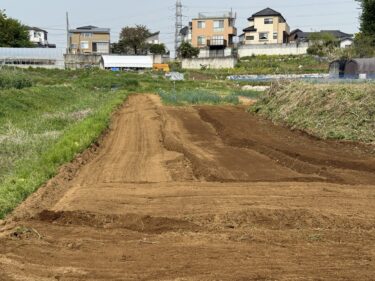 2025年4月18日(金)の作業記録 (昨日定植した茄子類の水やり作業、吉岡さん畑のレタス類とキャベツ畝の撤去作業等)