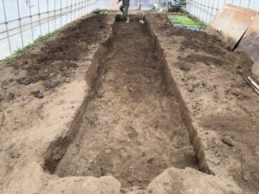 2026年1月20日(火)の作業記録 (踏み込み温床の堆肥移動作業、踏み込み温床の拡幅作業)